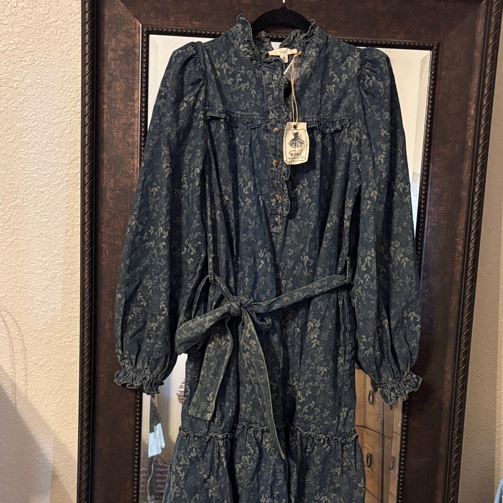 NWT Easel Denim Floral Long Sleeve Dress